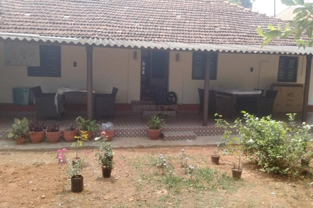 A Quaint Cottage With Rajah'S Seat View. Madikeri Extérieur photo