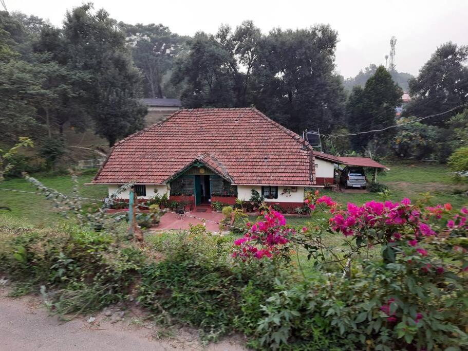 A Quaint Cottage With Rajah'S Seat View. Madikeri Extérieur photo